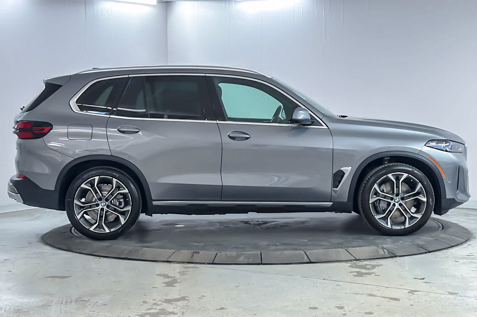 Used 2026 BMW X5 xDrive50e w/ Premium Package AWD/4WD image 8