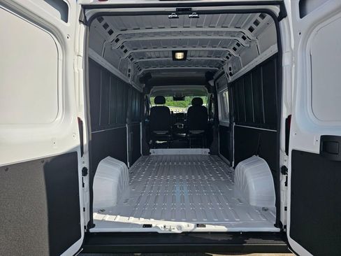 Used 2026 RAM ProMaster 2500 w/ Convenience Group FWD image 16
