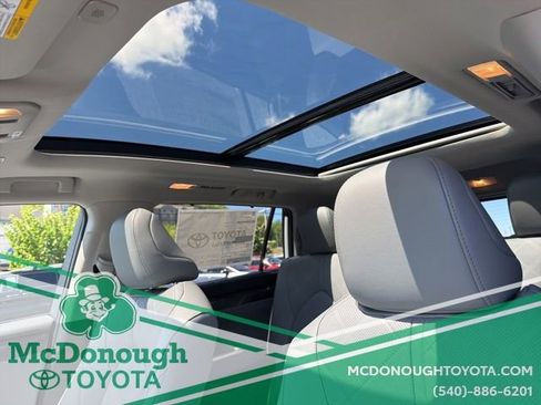 New 2026 Toyota Highlander Platinum AWD/4WD image 2