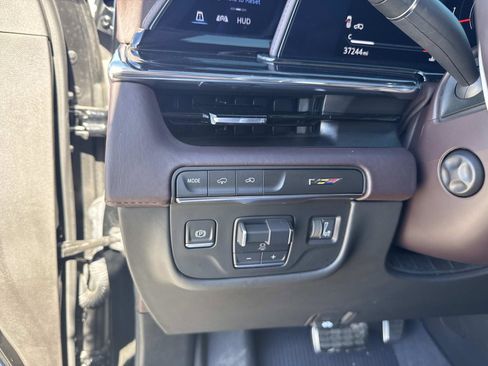 Used 2023 Cadillac Escalade ESV V w/ Heavy-Duty Trailer Package image 33