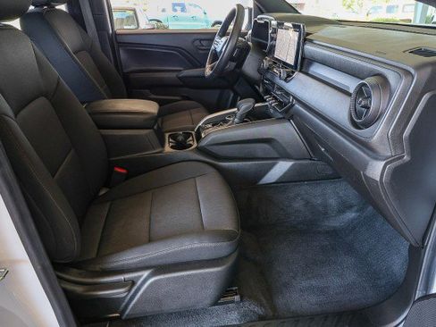 Used 2024 Chevrolet Colorado Trail Boss AWD/4WD image 31