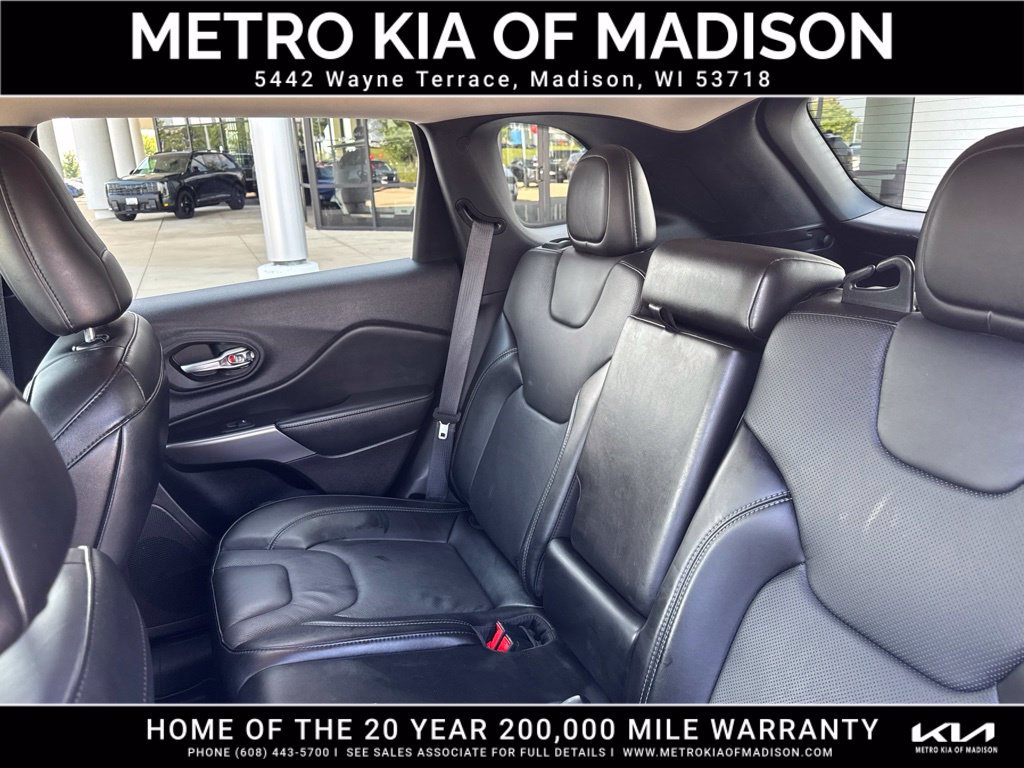 Used 2021 Jeep Cherokee Latitude Lux w/ Comfort/Convenience Group AWD/4WD image 32