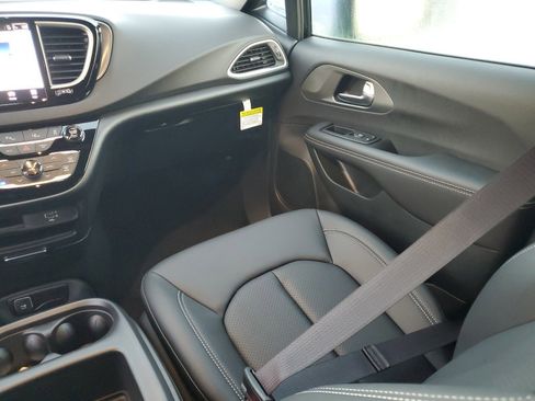 New 2026 Chrysler Voyager LX image 13