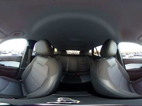 Used 2025 Chevrolet Trax LT image 40