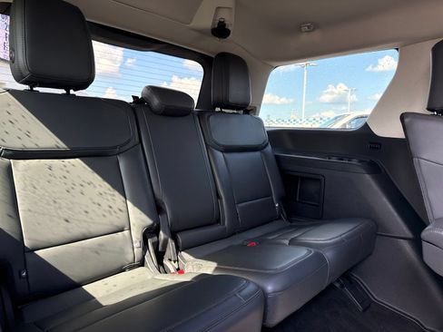 Used 2025 Ford Expedition Active AWD/4WD image 18