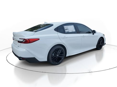 Used 2025 Toyota Camry SE image 6