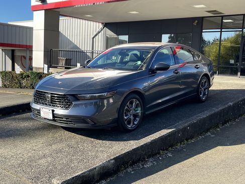 Used 2024 Honda Accord EX image 2