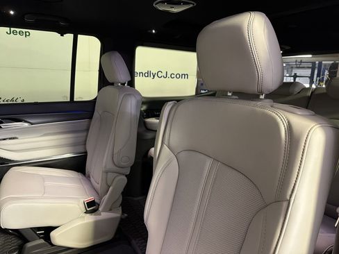 New 2026 Jeep Grand Wagoneer Summit w/ Premium Group III AWD/4WD image 29