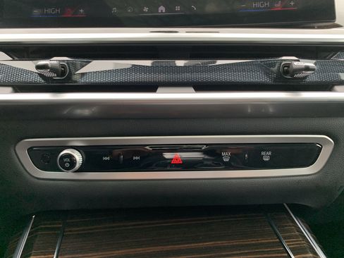 Used 2025 BMW X7 xDrive40i image 29