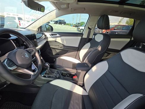 Used 2025 Volkswagen Taos SEL image 11