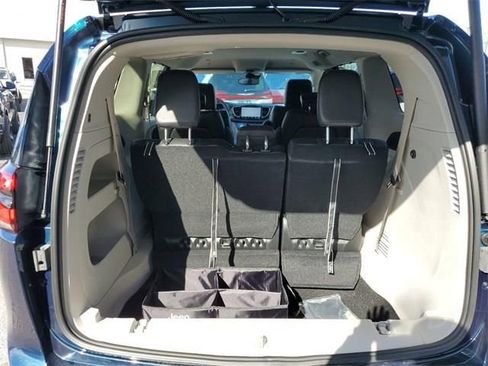 New 2023 Chrysler Pacifica Touring-L image 6