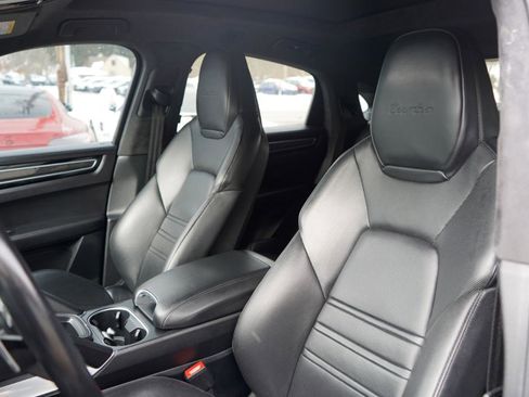 Used 2021 Porsche Cayenne Turbo image 28