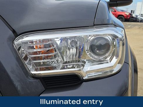 Used 2020 Toyota Tacoma SR5 image 25