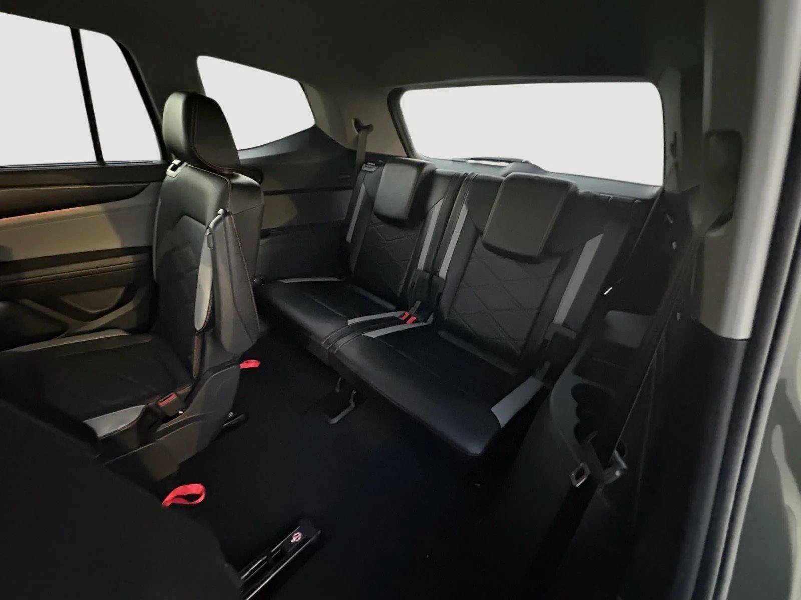 Certified 2024 Volkswagen Atlas Peak Edition SEL AWD/4WD image 19