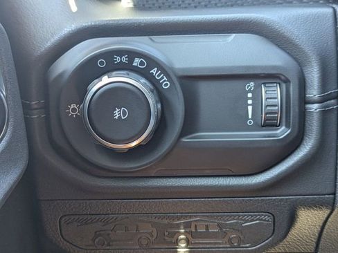 New 2025 Jeep Wrangler Rubicon w/ Convenience Group AWD/4WD image 23
