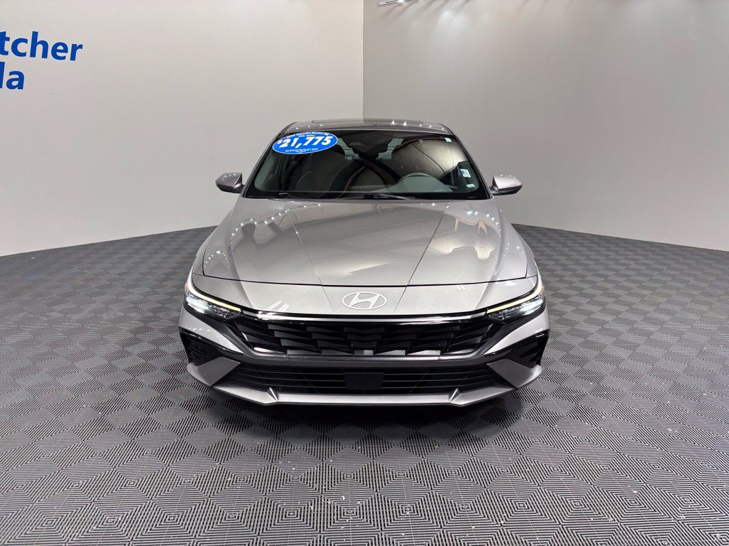 Used 2025 Hyundai Elantra SEL FWD image 8