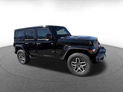 Used 2025 Jeep Wrangler Unlimited Sahara AWD/4WD image 2
