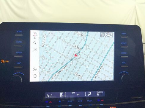 Used 2022 Toyota Sienna Limited image 18