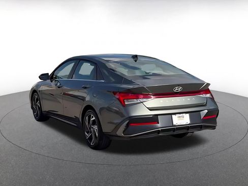 Used 2025 Hyundai Elantra SEL image 11