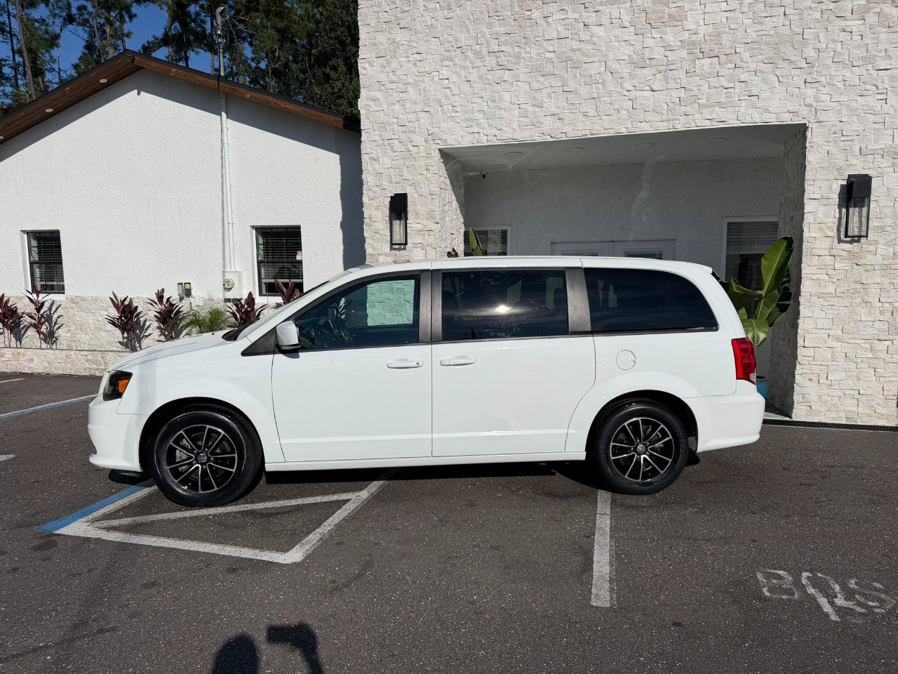 Used 2019 Dodge Grand Caravan GT FWD image 2