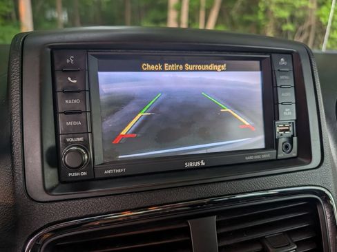 Used 2020 Dodge Grand Caravan SXT FWD image 17
