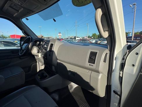 Used 2015 Nissan NV 1500 SV RWD image 12