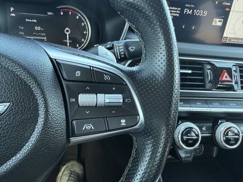 Used 2023 Genesis G70 2.0T RWD image 23