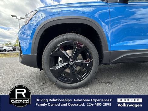 New 2026 Volkswagen Taos SE AWD/4WD image 12