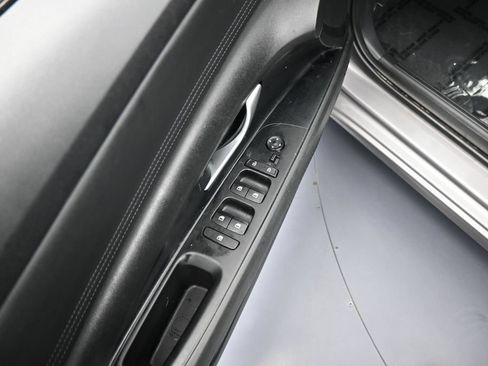 Used 2022 Hyundai Elantra Limited FWD image 15
