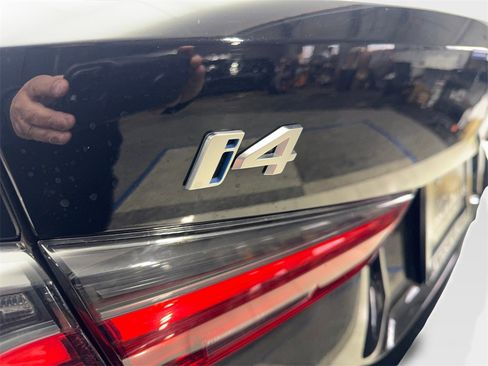 Used 2022 BMW i4 eDrive40 image 23
