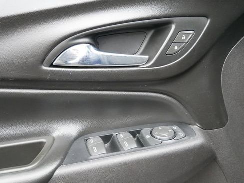 Used 2018 Chevrolet Equinox LT image 12