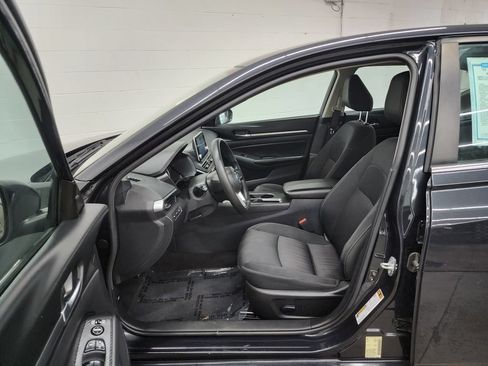 Used 2022 Nissan Altima 2.5 SV FWD image 12