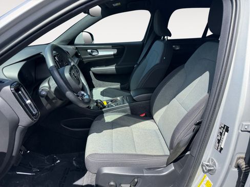 Used 2023 Volvo XC40 B5 Core AWD/4WD image 10
