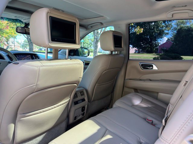 Used 2015 Nissan Pathfinder Platinum w/ Family Entertainment Package FWD image 14