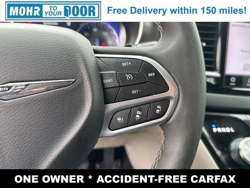 Used 2024 Chrysler Pacifica Touring-L image 14