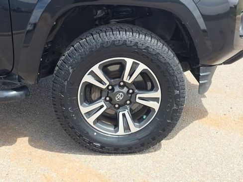 Used 2019 Toyota Tacoma TRD Sport image 32