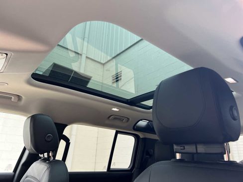 Used 2024 Land Rover Defender 110 S image 14