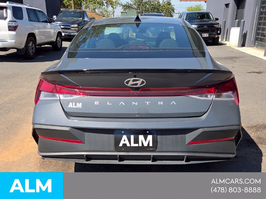 Certified 2025 Hyundai Elantra Sport FWD image 12