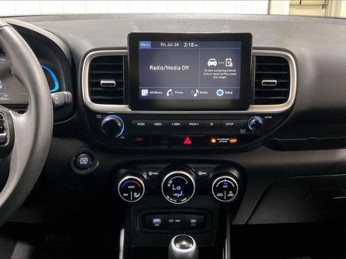 Used 2025 Hyundai Venue SEL FWD image 6