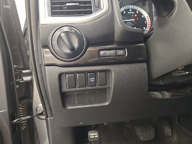 Used 2019 Nissan Titan SV AWD/4WD image 32