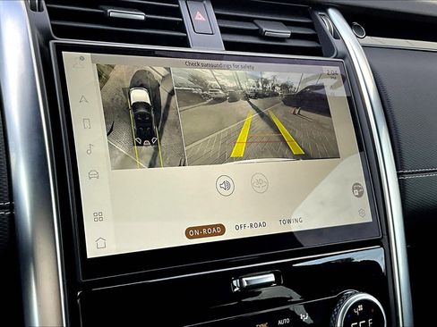 Used 2023 Land Rover Discovery S R-Dynamic image 21