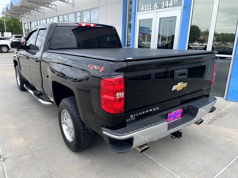 Used 2018 Chevrolet Silverado 1500 LT AWD/4WD image 2