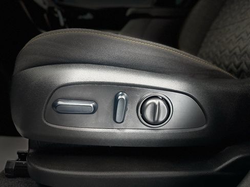 Used 2024 Chevrolet Equinox LT AWD/4WD image 15