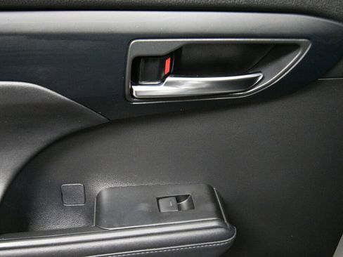 Certified 2024 Toyota Highlander XSE image 22