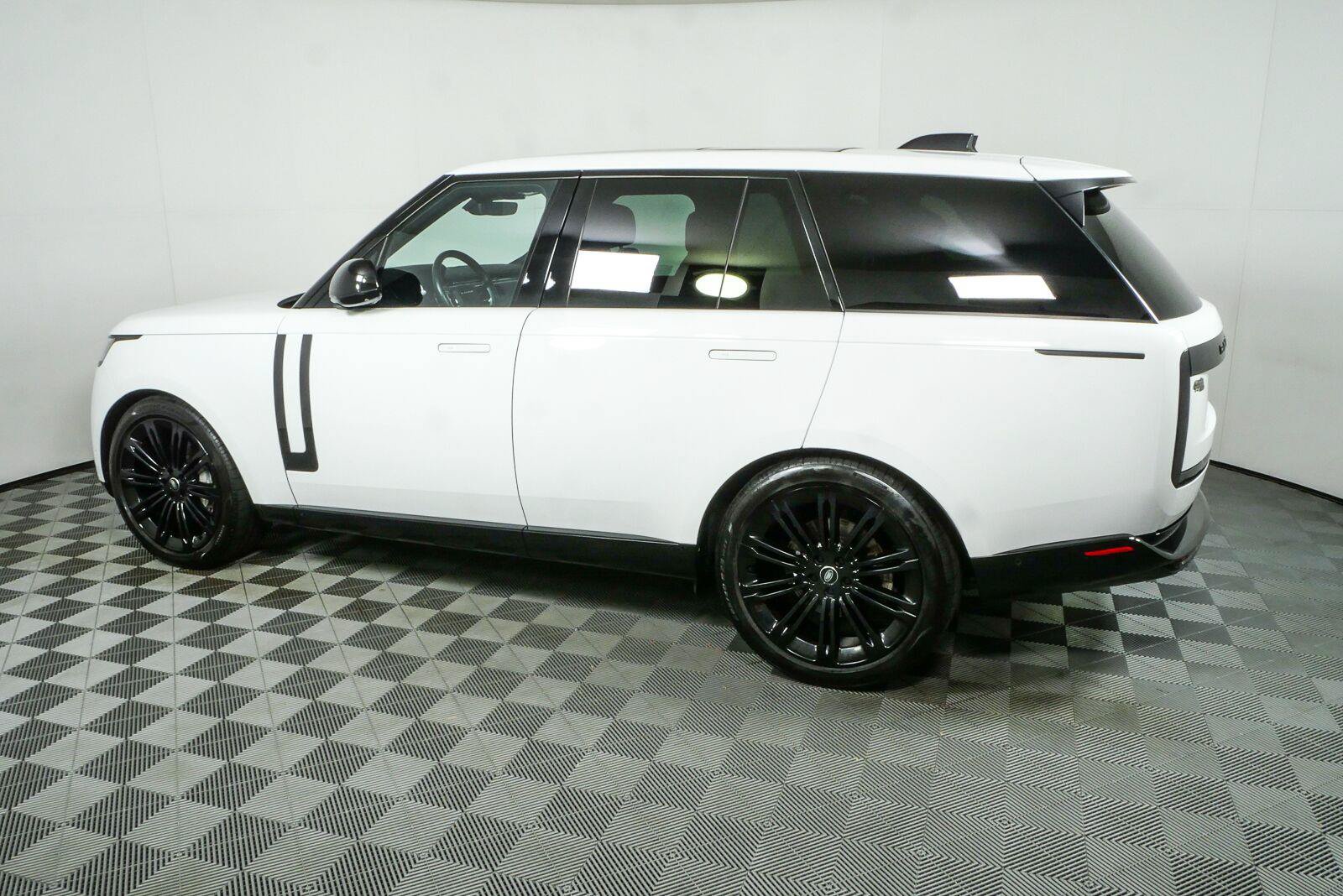 Used 2024 Land Rover Range Rover SE AWD/4WD image 33