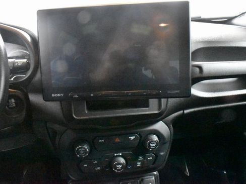 Used 2018 Jeep Renegade Trailhawk w/ Cold Weather Group II image 21