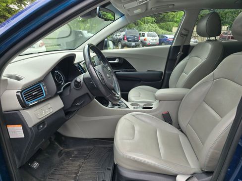 Certified 2019 Kia Niro Touring FWD image 8