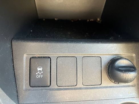 Used 2011 Toyota RAV4 4WD w/ Base L4 Extra Value Pkg image 19