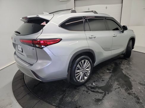 Used 2020 Toyota Highlander Platinum image 9