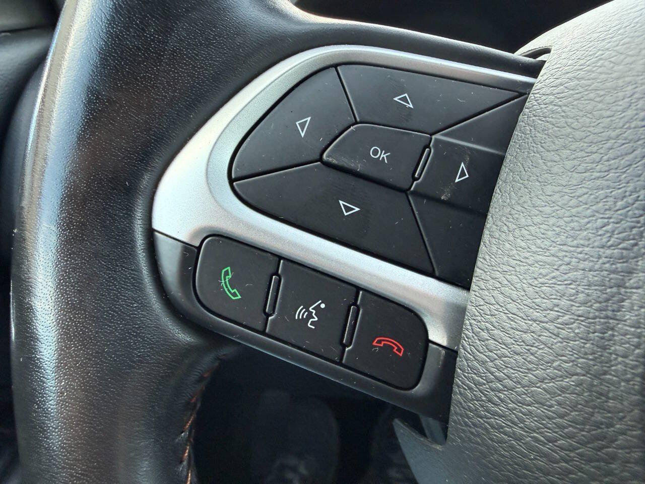 Used 2019 Jeep Compass Latitude w/ Cold Weather Group AWD/4WD image 24